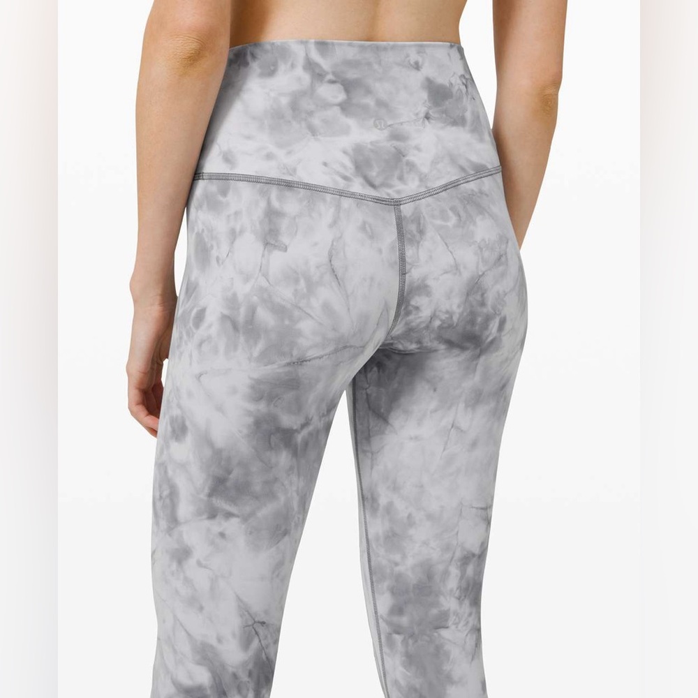 Lululemon Align High-Rise Pant 25"
leggings size